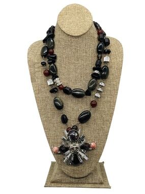 CHANEL HAUTE COUTURE FALL WINTER 2006 MULTICOLOR STONE AND CRYSTAL CC LOGO STATI